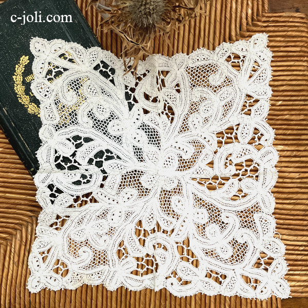 【パリ発送】L2566 イタリアアンティークボビンレースクロス　19世紀ミラノレース　24.5x24.5cm
