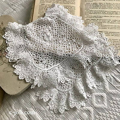 【パリ発送】L2585 フランスアンティークレースつけ襟/レースジャボ（胸元飾り）　コットンクロシェレース