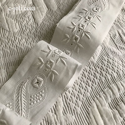 【パリ発送】L2594 フランスアンティークレーストリム/テープレース/ボーダーレース　ホワイトワーク手刺繍コットントリム 2m50