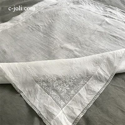 【パリ発送】L2610 フランスアンティークレース＆手刺繍クロス　ホワイトワーク手刺繍リネンローン＆ヴァランシエンヌレース 64x61cm