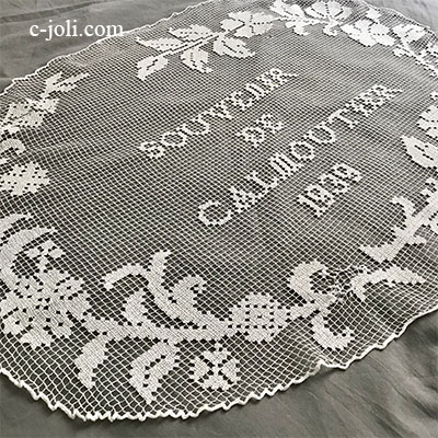 【パリ発送】L2611 フランスアンティークレースクロス/テーブルセンター/レースモチーフ　1939年ハンドワークフィレレースクロス 95x70cm