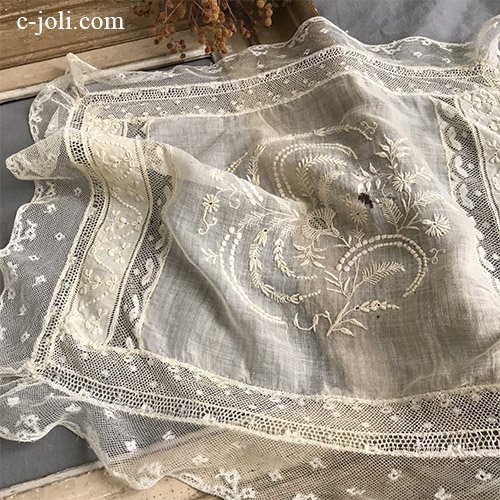 【パリ発送】L2625 フランスアンティーク刺繍＆レースクロス　ホワイトワーク手刺繍コットンローン＆アプリカシオンレースマット  42x36cm