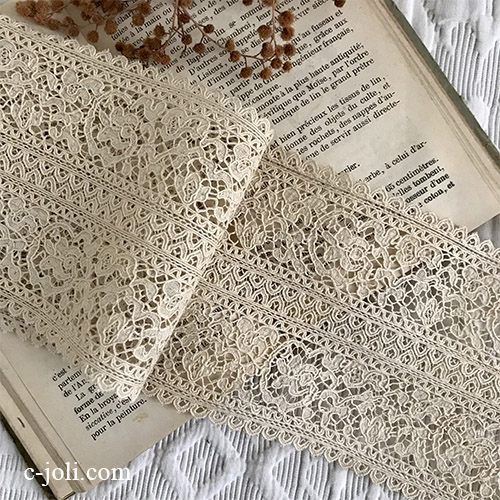 【パリ発送】L2684 フランスアンティークレーストリム/テープレース/ボーダーレース　幅広リネンマシーンレース 1m18