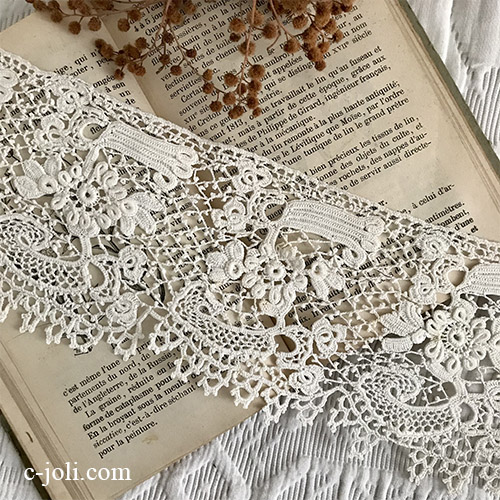 【パリ発送】L2685 フランスアンティークレーストリム/テープレース/ボーダーレース　19世紀リネンクロシェレース 65cm