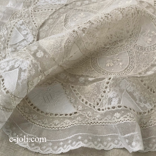 【パリ発送】L2752 フランスアンティークノルマンディーレース　ホワイトワーク手刺繍＆バテンレース＆ヴァランシエンヌレースマット 直径61cm