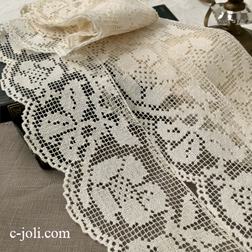 【パリ発送】L2786 フランスアンティークレーストリム/テープレース/ボーダーレース　ローズ柄ハンドワークリネンフィレレース 2m10