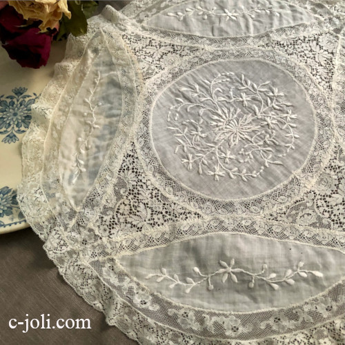 【パリ発送】L2802  フランスアンティークノルマンディーレース　ホワイトワーク手刺繍コットンローン＆レース 直径38cm