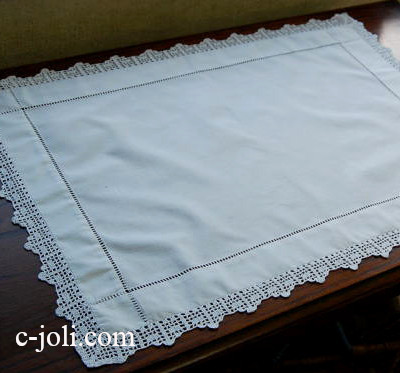 【日本発送】T-544　英国アンティークテーブルマット　コットン＆クロシェレース