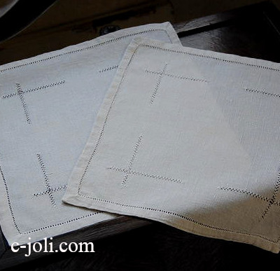 【日本発送】T-576　フランスアンティークハンカチ/テーブルナプキン2枚　ドロンワークリネン