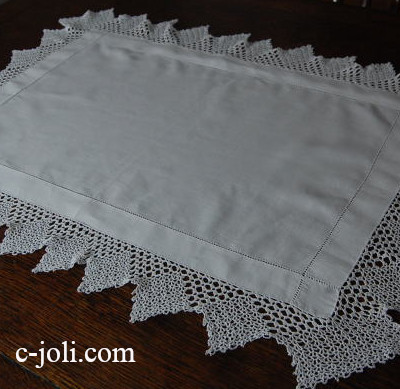 【日本発送】T-661　イギリスアンティークリネン　リネン＆クロシェレーステーブルマット75cm