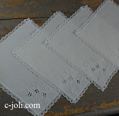 【日本発送】T-674　フランスアンティークテーブルナプキン4枚　手刺繍リネン＆コットンレース