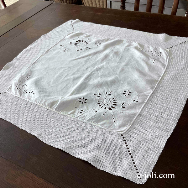 【日本発送】T-714　フレンチアンティークリネン　手刺繍＆レーステーブルセンター　オフホワイト