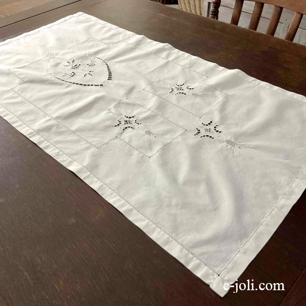 【日本発送】T-715　フレンチアンティーク　カットワーク手刺繍コットンテーブルランナー　