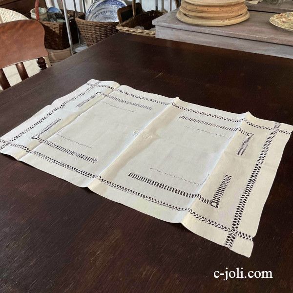 【日本発送】T-755　フランスアンティークリネン　ドロンワーク＆手刺繍リネンテーブルマット