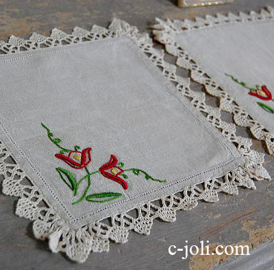 【日本発送】T1000　フレンチアンティークリネン＆レース　手刺繍リネンドイリー2枚