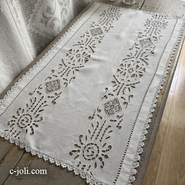 【日本発送】T1356 フランスアンティークリネンテーブルランナー　カットワーク手刺繍リネン＆レース 70cm