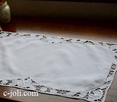 【日本発送】T1401　フランスアンティークリネンテーブルマット　手刺繍リネンクロス