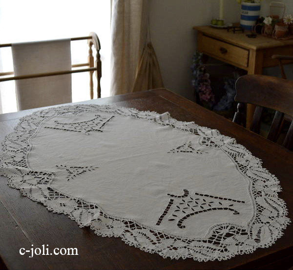 【日本発送】T1645　フランスアンティークリネンテーブルクロス　カットワーク手刺繍リネン 101x69cm