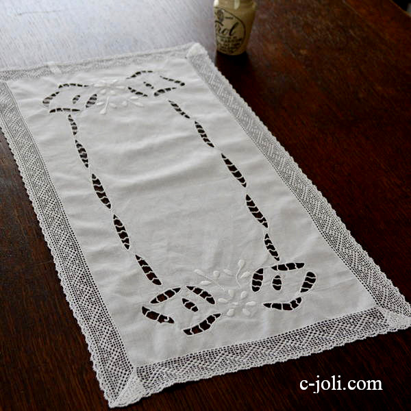 【日本発送】T1668　フランスアンティークコットンテーブルランナー　カットワーク手刺繍コットン＆レース 54cm
