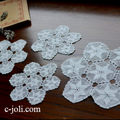 【日本発送】T1717　イギリスアンティークレースドイリー4枚　コットンクロシェレース