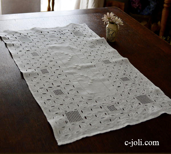 【日本発送】T1848　フランスアンティークリネンテーブルランナー　手刺繍リネンクロス 71cm