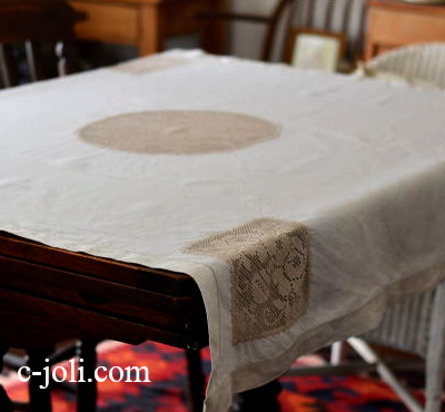 【日本発送】T1911　イギリスアンティークリネンテーブルクロス　クロシェレース＆リネン 127x126cm