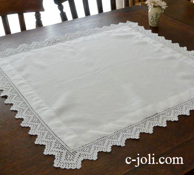 【日本発送】T2058　イギリスアンティークリネンテーブルセンター/テーブルマット　リネン＆クロシェレース 65x63cm