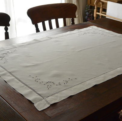 【日本発送】T2251　イギリスアンティークリネンテーブルクロス　カットワーク手刺繍リネン 93x66cm