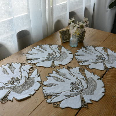 【日本発送】T2291　イギリスアンティークレースドイリー4枚　手刺繍リネン 20.5cm