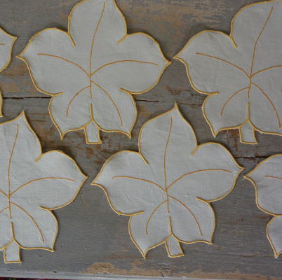 【日本発送】T2369　イギリスアンティークリネンドイリー6枚　マシーン刺繍リネン