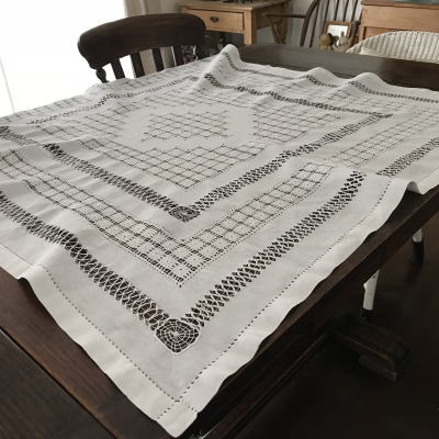 T2666 フランスアンティークリネンテーブルクロス　ドロンワークリネン 106x106cm