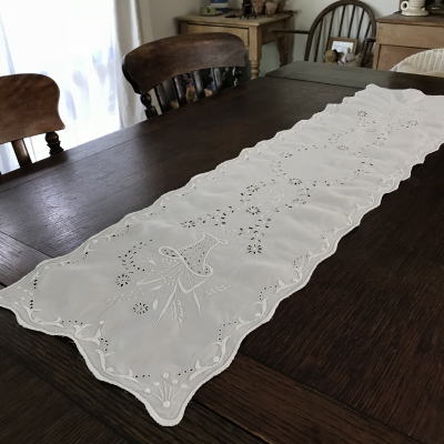 【日本発送】T2691 フランスアンティークリネンテーブルランナー　カットワーク手刺繍リネン 1m15