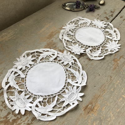 T2703　フランスアンティークレースドイリー2枚　リネン＆ニードルポイントレース