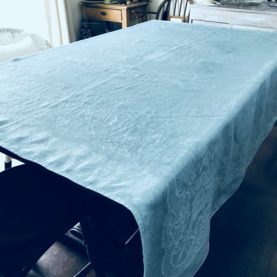 T2745　フランスアンティークリネン大判テーブルクロス　薔薇柄ダマスク織リネン　水色　158x156cm