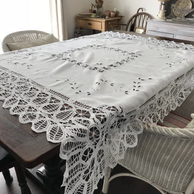 T2764　フランスアンティークリネンテーブルクロス　マシーン刺繍リネン＆バテンレース 140x138cm