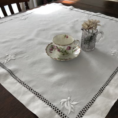 【日本発送】T2778　フランスアンティークリネンテーブルクロス　手刺繍＆ドロンワークリネン 78x76cm