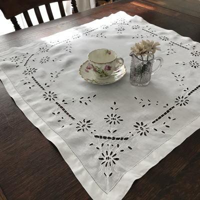 T2785　フランスアンティークリネンテーブルセンター/テーブルクロス　カットワーク手刺繍リネン 65x65cm