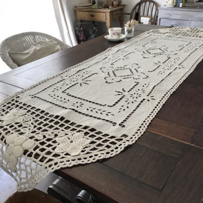 T2822 フランスアンティークリネンテーブルランナー　カットワーク手刺繍リネン＆クロシェレース 1m67
