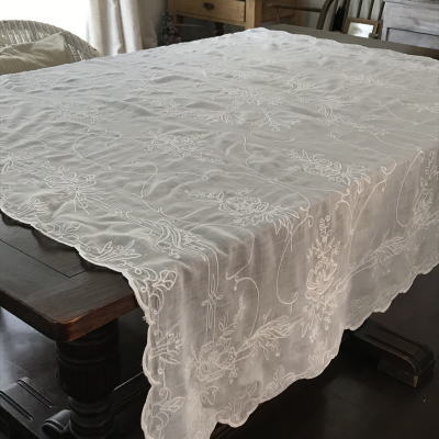 T2834 フランスアンティーク刺繍大判テーブルクロス　コーネリー刺繍コットンローン 145x130cm