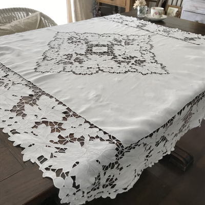 T2850 フランスアンティークリネンテーブルクロス　カットワーク手刺繍リネン 125x110cm
