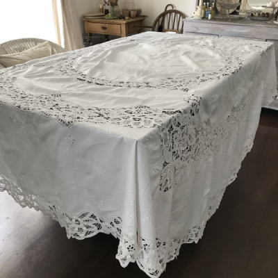 T2853 フランスアンティークコットン大判テーブルクロス　バテンレース＆手刺繍リネン 直径245cm