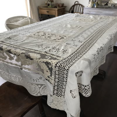 T2854 フランスアンティークリネン大判テーブルクロス　フィレレース/ボビンレース/ニードルレース＆カットワーク手刺繍リネン 210x122cm