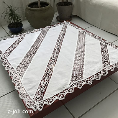 【パリ発送】T2881 フランスアンティークリネンテーブルクロス　ボビンレース＆ニードルポイントレース＆リネン 92x90cm