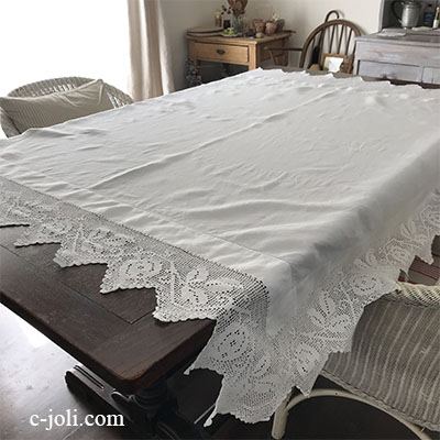 T2892 イギリスアンティークリネンテーブルクロス　ローズ柄クロシェレース＆リネン 143x138cm