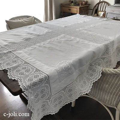 T2894 イギリスアンティークリネンテーブルクロス　手刺繍リネン＆クロシェレース 145x145cm