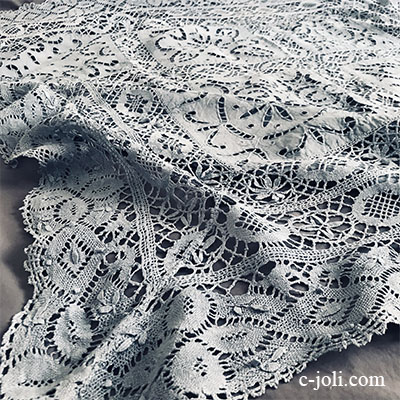 【パリ発送】T2908 フランスアンティークリネンテーブルクロス　カットワーク手刺繍リネン＆ボビンレース 150x150cm ブルーグレー