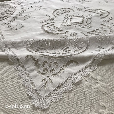【パリ発送】T2914 フランスアンティークリネンテーブルクロス　カットワーク手刺繍リネン＆ボビンレース 128x125cm