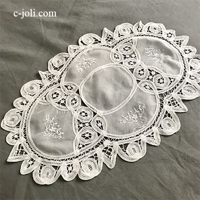 【パリ発送】T2939 フランスアンティークレース＆麻ローンテーブルマット　手刺繍リネンローン＆バテンレース 42.5x26.5cm