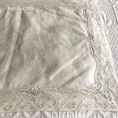 【パリ発送】T2940 フランスアンティークレース＆リネンテーブルマット/ティーマット　手刺繍リネン＆ニードルポイントレース 48.5x34cm