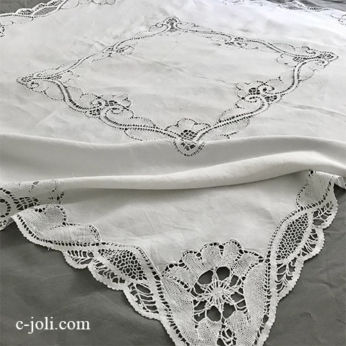 【パリ発送】T2981 フランスアンティーク大判リネンテーブルクロス　手刺繍モノグラムリネン＆ボビンレース 144x140cm